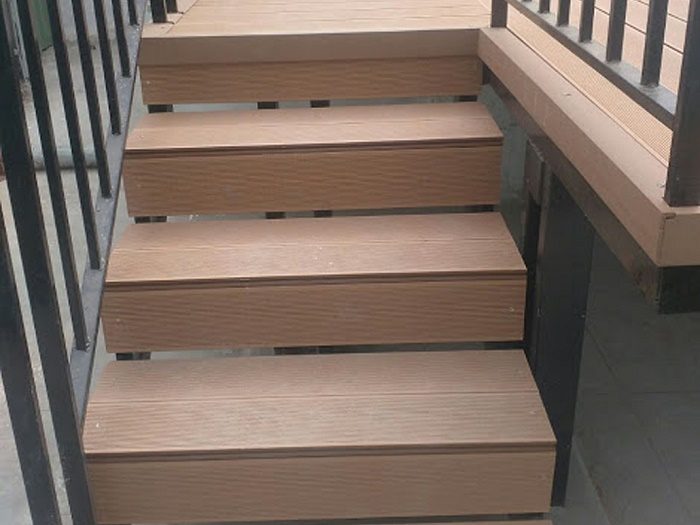 Các mẫu cầu thang composite: Cầu thang composite với mức giá hợp lý và chất lượng đảm bảo sẽ làm hài lòng các khách hàng khó tính nhất. Với độ bền cao vượt trội, không bị co ngót hoặc nứt nẻ và đặc biệt là khả năng chịu mài mòn. Các mẫu cầu thang composite hiện đại sẽ mang lại không gian sống sang trọng và đầy phong cách cho ngôi nhà của bạn.